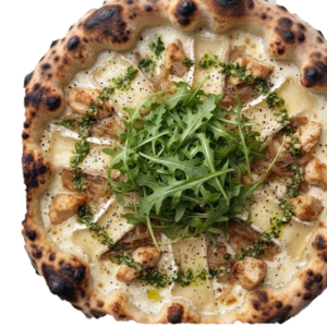Pizza Alpina : crème fraîche, Fior di latte, Poulet, Raclette, Roquette, Oignons confits, Persillade, Poivre noir