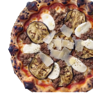Pizza Moussaka : tomate, Fior di latte, Viande hachée, Aubergines grillées, Tranches de mozza, Copeaux de parmesan